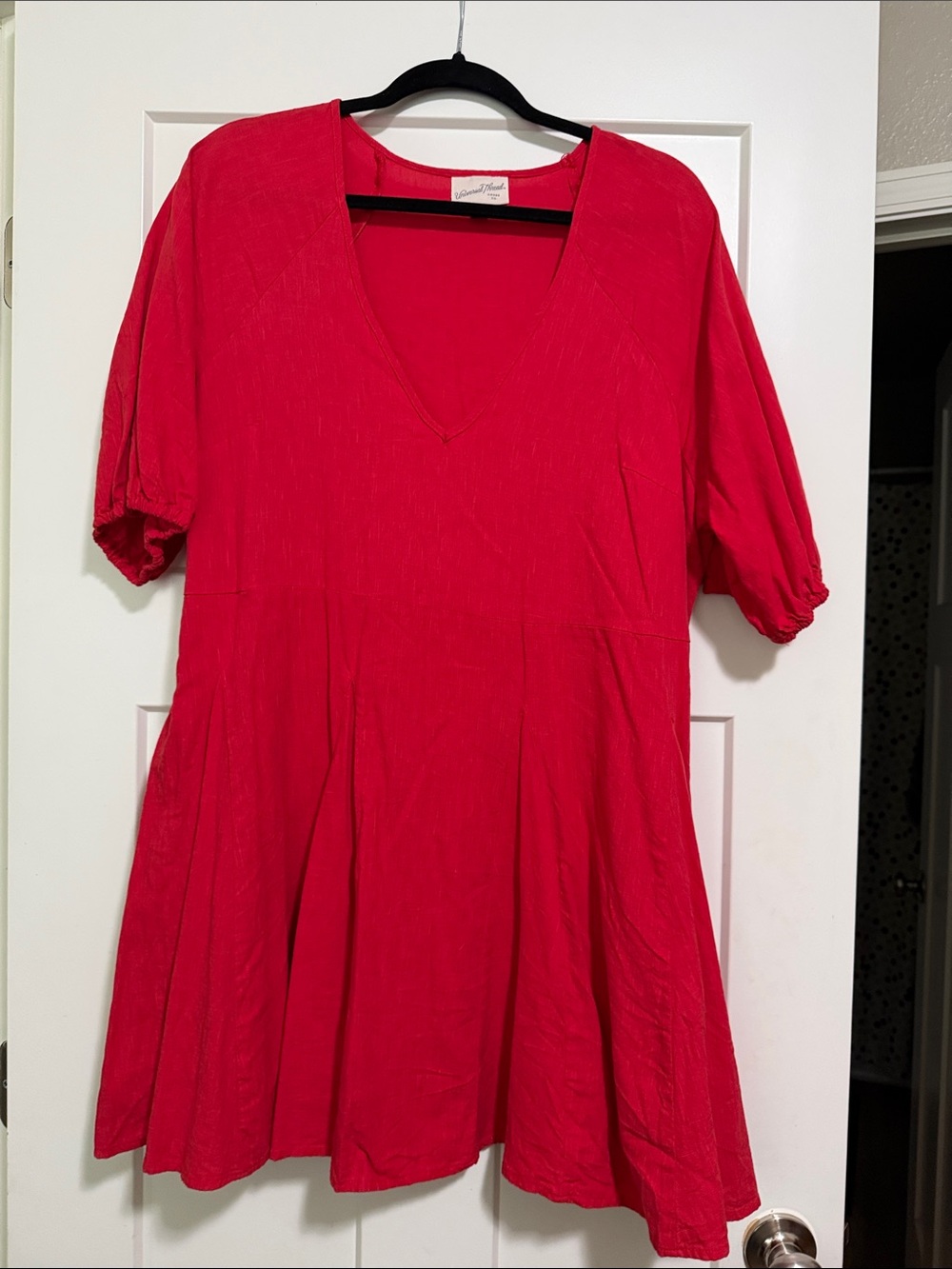 Women's V-Neck Mido dress - Bright Red